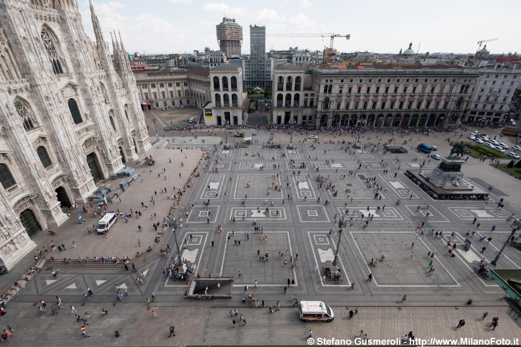  Piazza del Duomo - click to next image