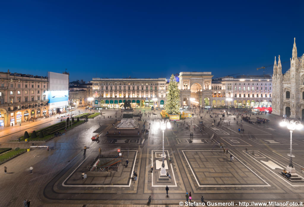  Piazza Duomo - click to next image