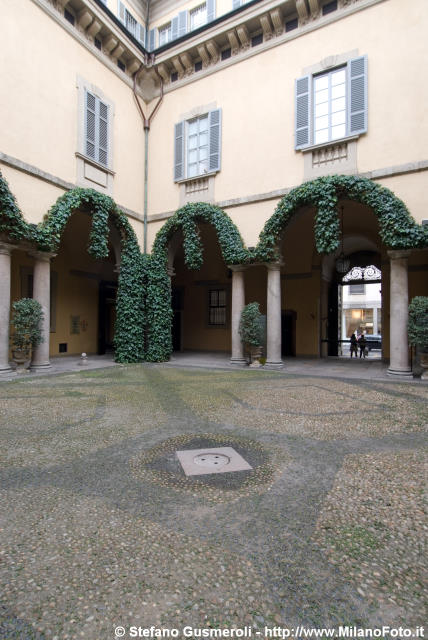  Cortile - click to next image