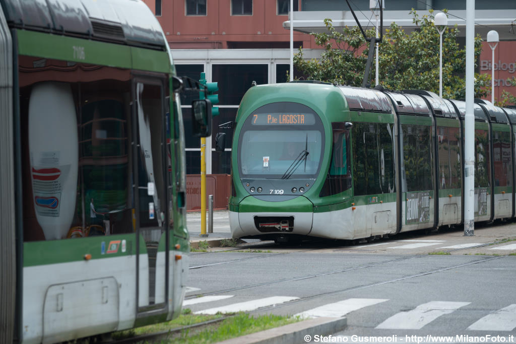  Tram in via Luigi Emanueli - click to next image