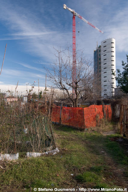  Orti di via V Maggio e torre via Eritrea - click to next image