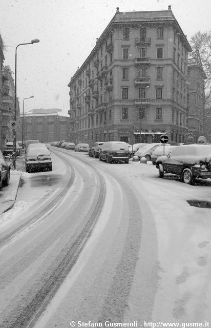  Via Euripide e viale Cassiodoro 5 sotto una nevicata - click to next image