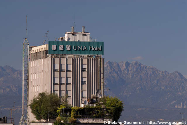  Una Hotel Century e Resegone - click to next image