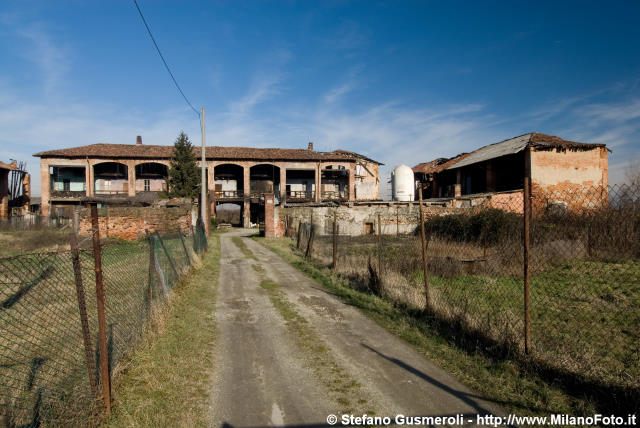  Strada d'ingresso - click to next image