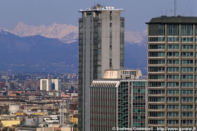  Torre Galfa, pizzi Adamello e Camino - click to next image