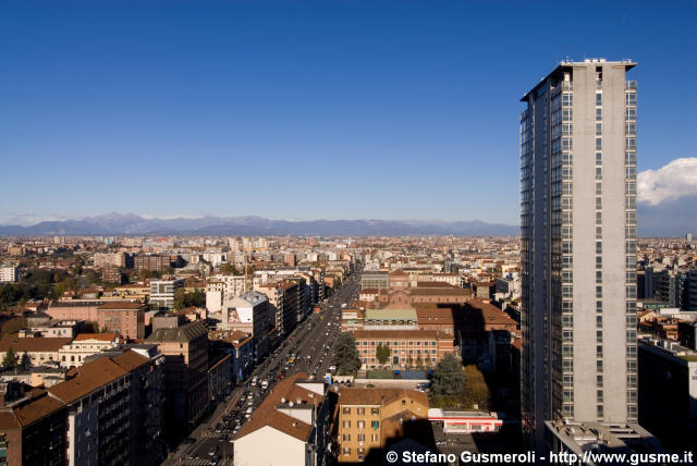  Torre Galfa e via Melchiorre Gioia - click to next image