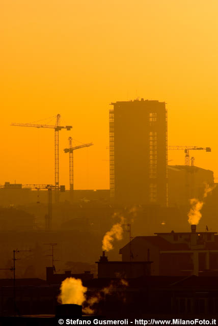  Torre Galfa e gru AltraSede all'alba - click to next image