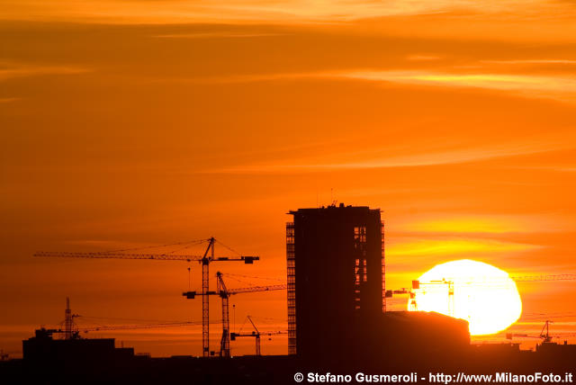  Torre Galfa e gru AltraSede all'alba - click to next image