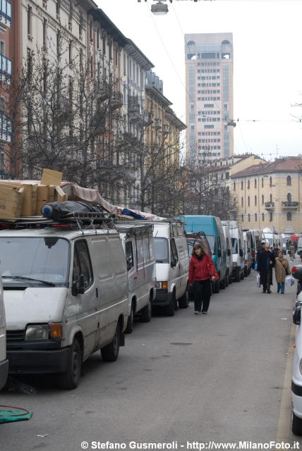  Mercato in via Garigliano - click to next image