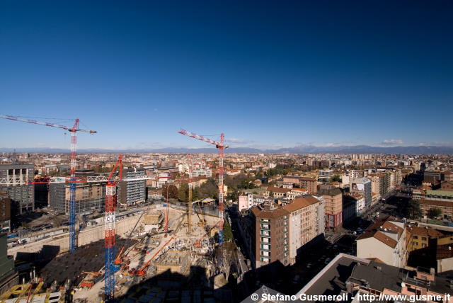  Panoramica sul cantiere e su via Gioia - click to next image