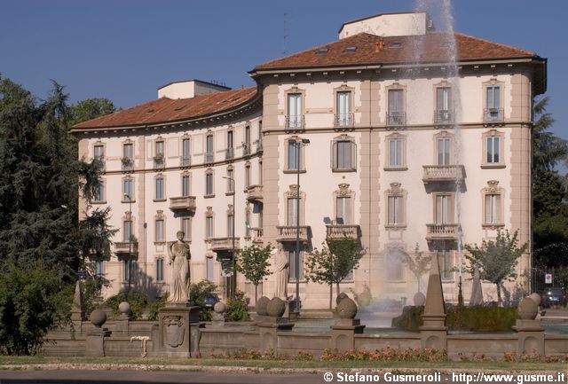  Piazzale Giulio Cesare 17 - click to next image