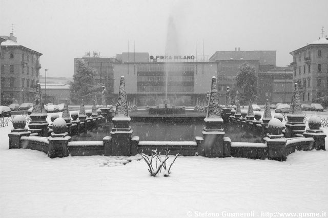  Piazza Giulio Cesare innevata - click to next image