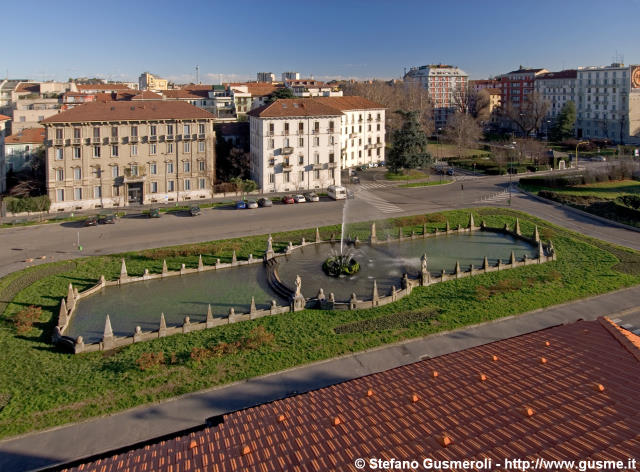  Piazzale Giulio Cesare - click to next image