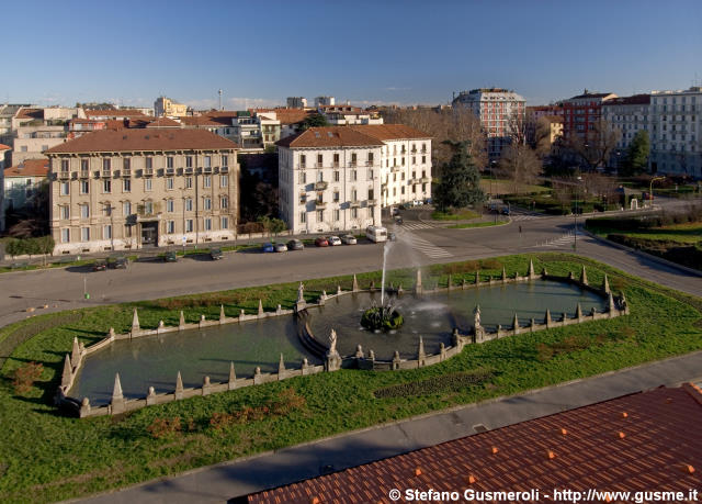  Piazzale Giulio Cesare - click to next image