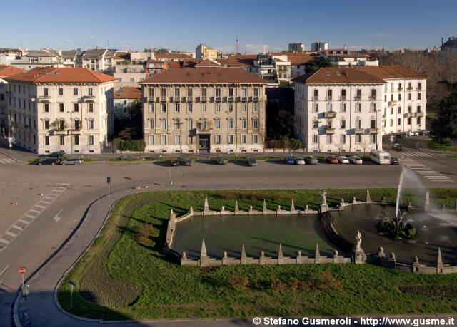  Piazzale Giulio Cesare - click to next image