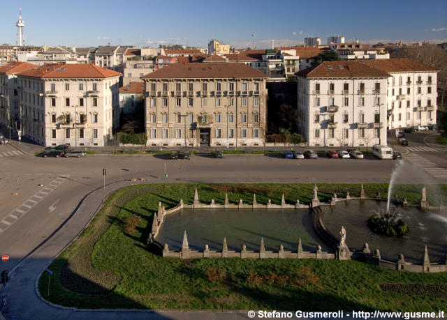  Piazzale Giulio Cesare - click to next image