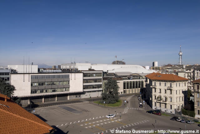  Piazzale Giulio Cesare - click to next image