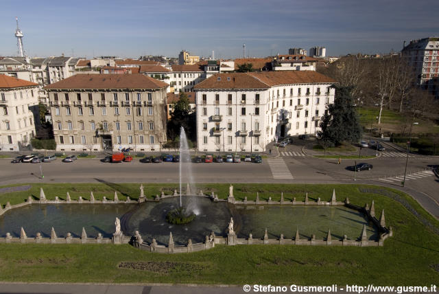  Piazzale Giulio Cesare - click to next image