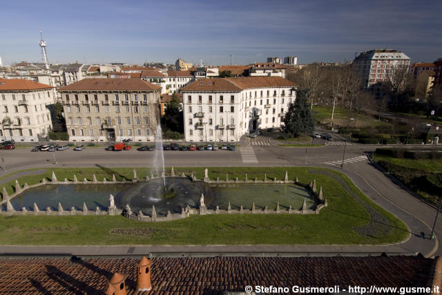  Piazzale Giulio Cesare - click to next image