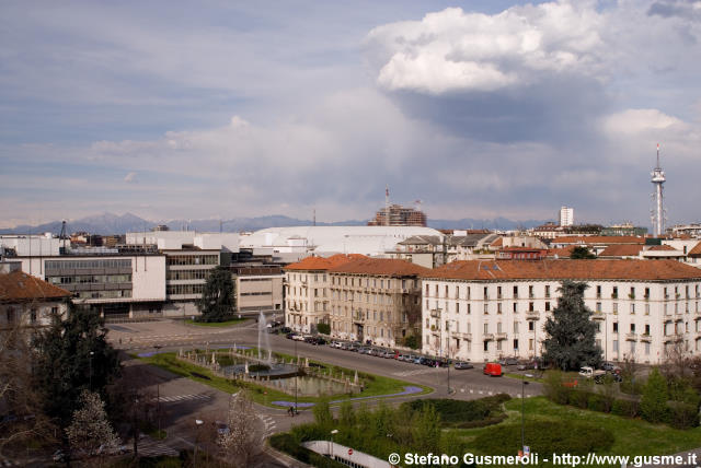  Piazzale Giulio Cesare - click to next image