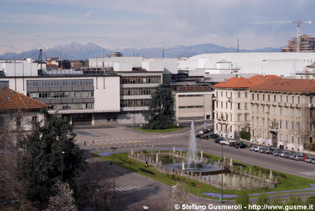  Piazzale Giulio Cesare - click to next image