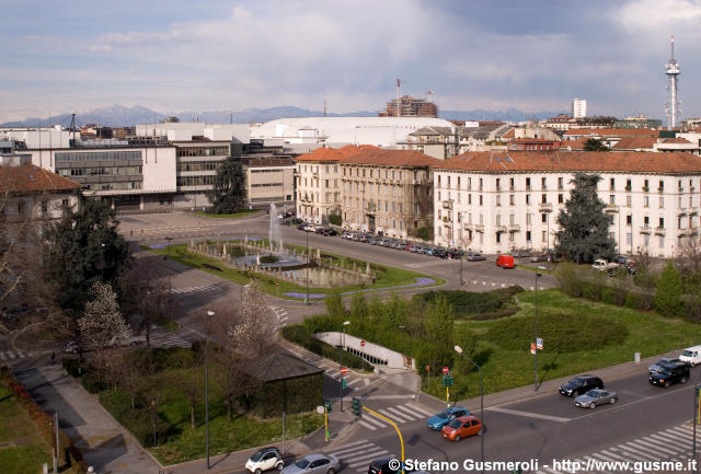  Piazzale Giulio Cesare - click to next image