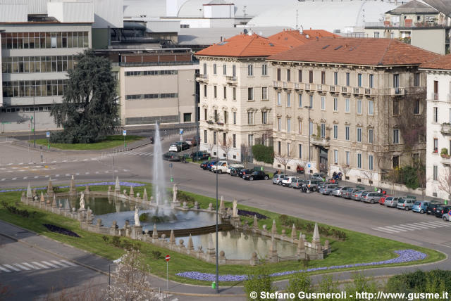  Piazzale Giulio Cesare - click to next image