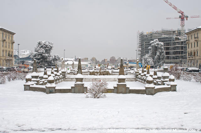  Piazzale Giulio Cesare sotto la neve - click to next image