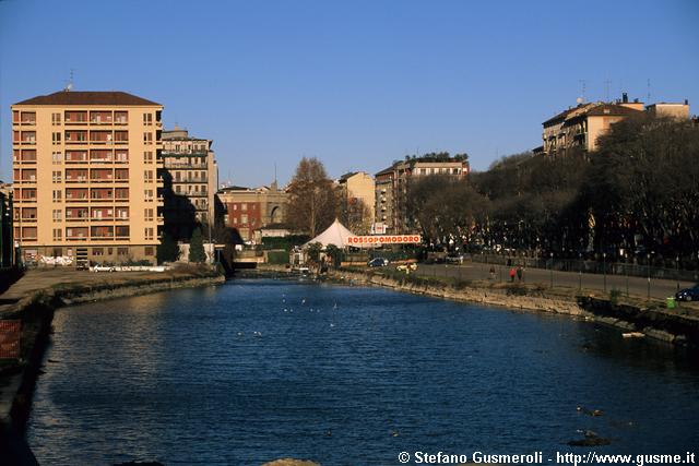  Darsena e palazzo via Gorizia 9b - click to next image