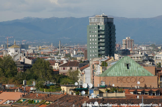  Copertura Teatro Strehler e Biancamano 2 - click to next image