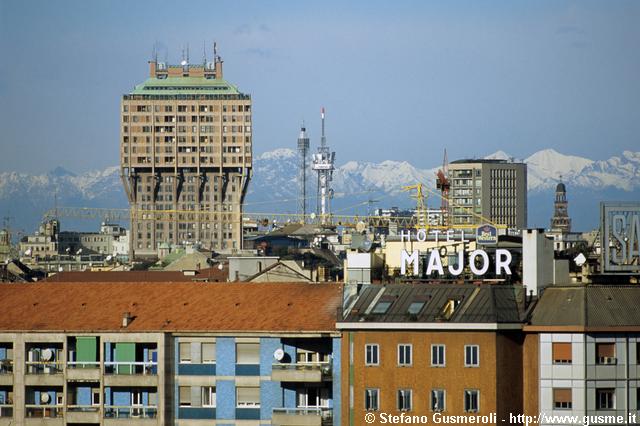  Isonzo 4, Hotel Major Isonzo 2, torre Velasca - click to next image