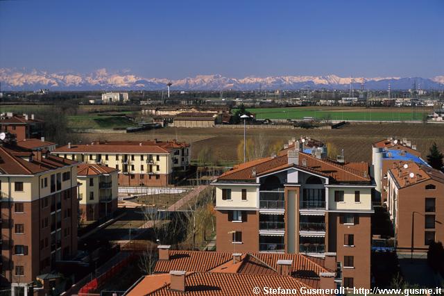  Palazzi di via Jemolo e alpi innevate - click to next image