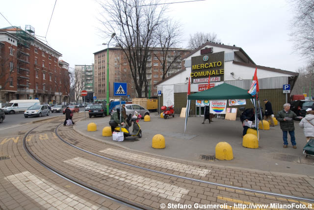  Mercato Comunale di piazzale Lagosta 7 - click to next image