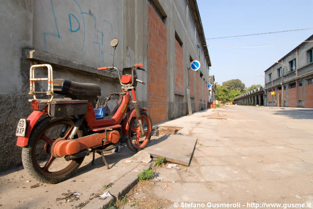  Uno dei tanti motorini rubati - click to next image