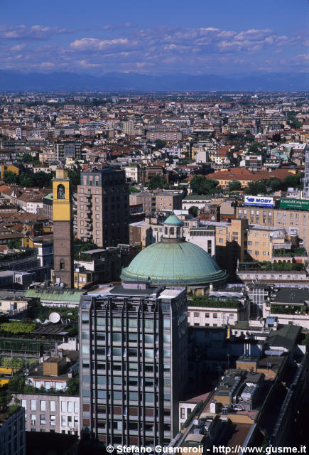  Torre Tirrena, San Carlo e distesa di tetti - click to next image