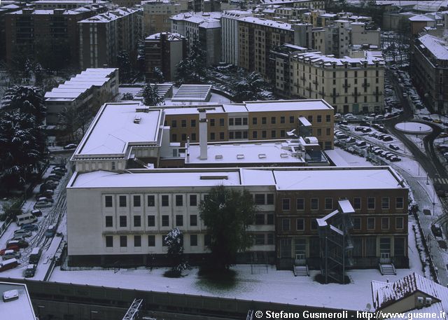  Liceo Beccaria sotto la neve - click to next image