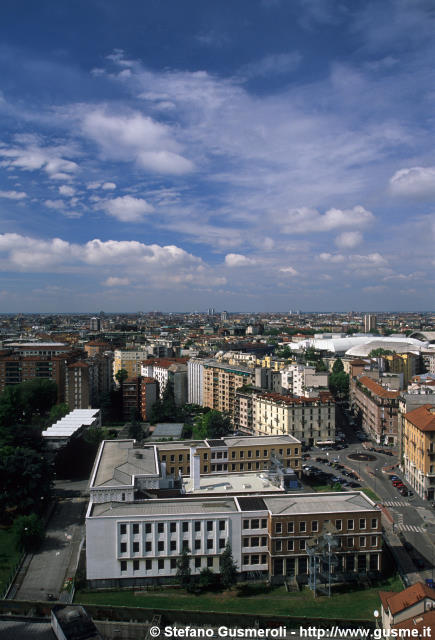  Panorama sul liceo Beccaria - click to next image