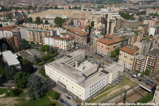  Liceo Beccaria - click to next image