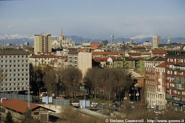  Panorama su piazzale Lodi - click to next image