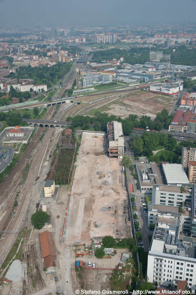  Demolizione Poste piazzale Lugano 21-23 - click to next image