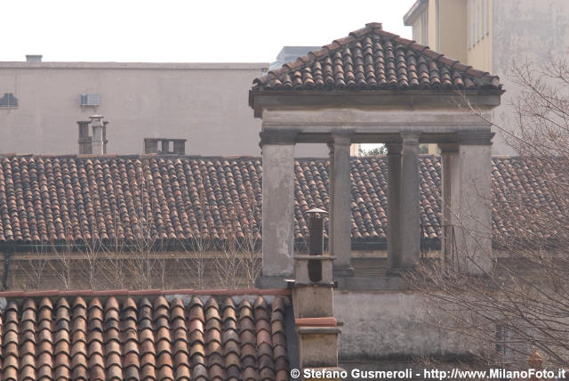  Torretta loggiata di palazzo De Capitani - click to next image