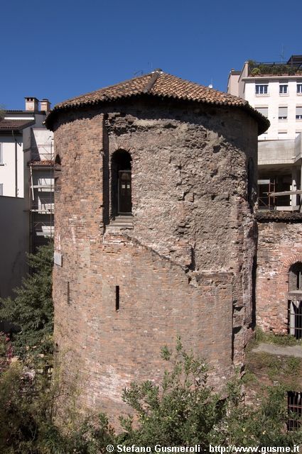  Torre poligonale - click to next image