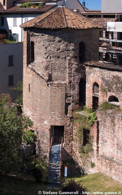  Torre poligonale - click to next image