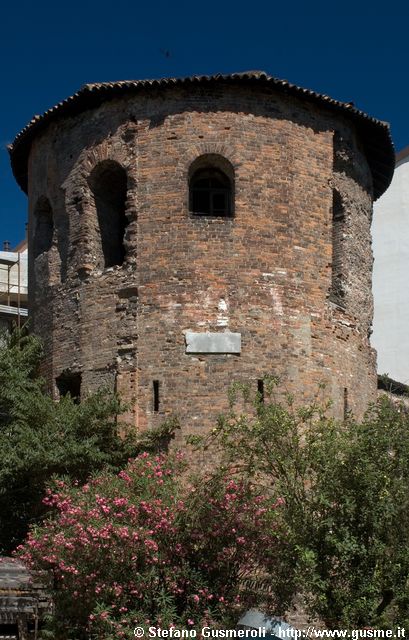  Torre poligonale e oleandri - click to next image