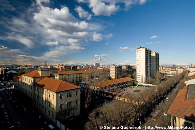  Panorama sul distretto di via Mascheroni - click to next image