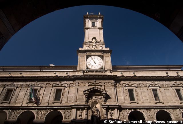  Torre del Palazzo dei Giureconsulti - click to next image