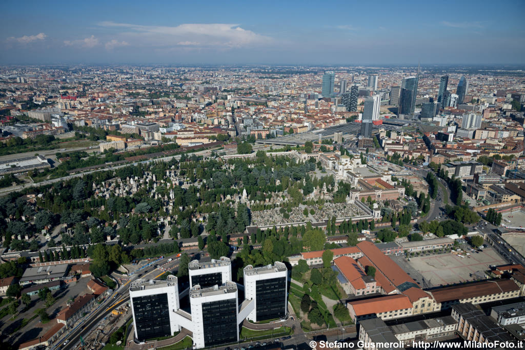  Procaccini Center e Cimitero Monumentale - click to next image