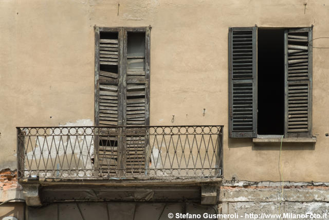  Balcone e finestra - click to next image