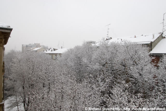  Bagolari di via Monti sotto una nevicata - click to next image