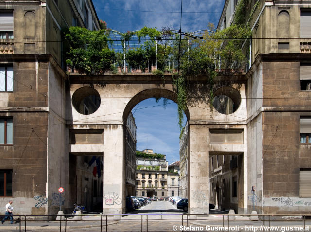  Arco su via Turati - click to next image